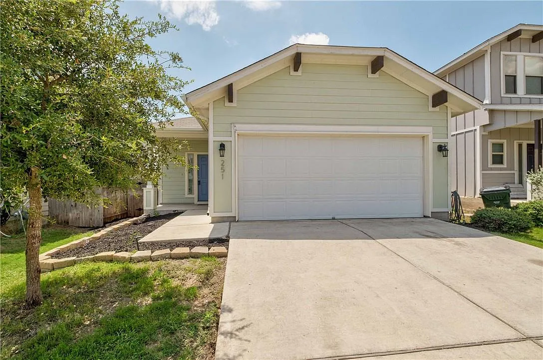 3 bed, 2.0 bath, 1312 sqft, $1,795 — Photo 3