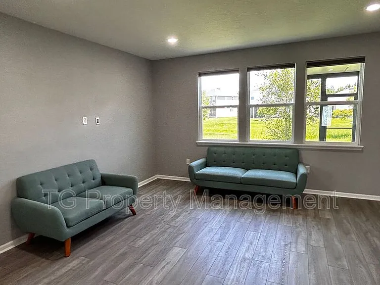 11646 Pacific Dogwood Ct — Photo 8