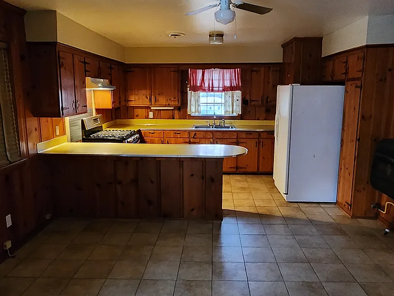 729 Heather Ln — Photo 8