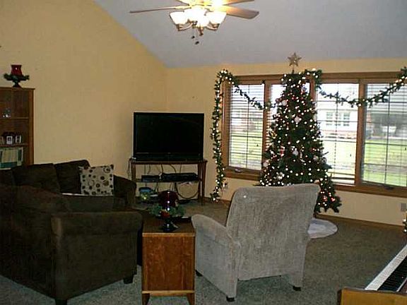 3rd image of 652 Briarheath Ave
