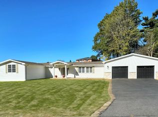 2 Club View Dr, Fairmont, WV 26554