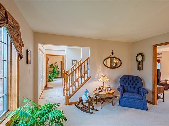 3rd image of 710 Rembrandt Cir