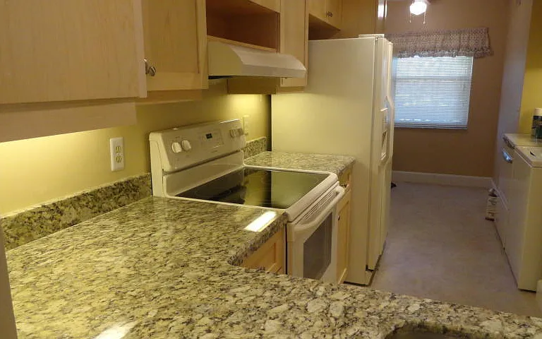 2018 SW 29th Ct #6A2 — Photo 4