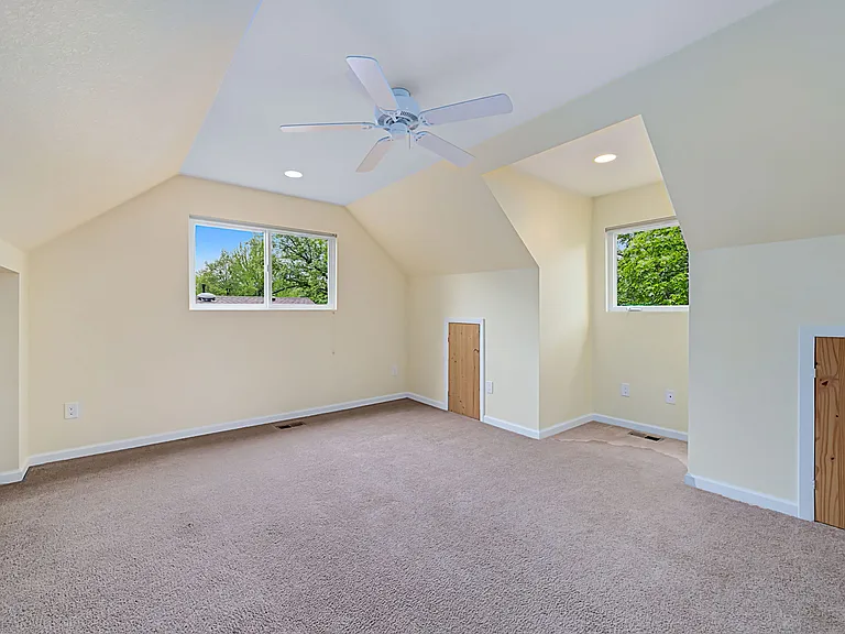 1420 S Pratt Pkwy — Photo 14