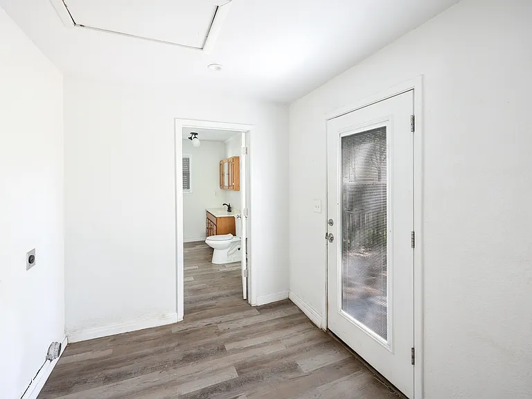 1130 W Day St — Photo 13