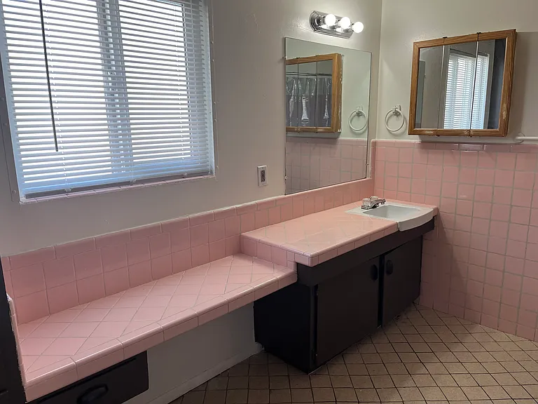Modern & Spacious 1 Bedroom Apts - Quality SE Community — Photo 20