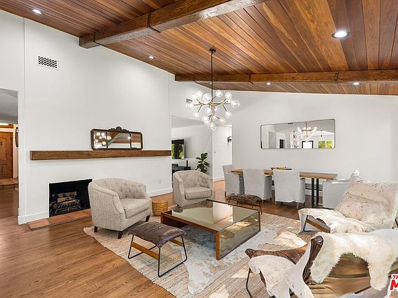 4th image of 3757 Hayvenhurst Ave