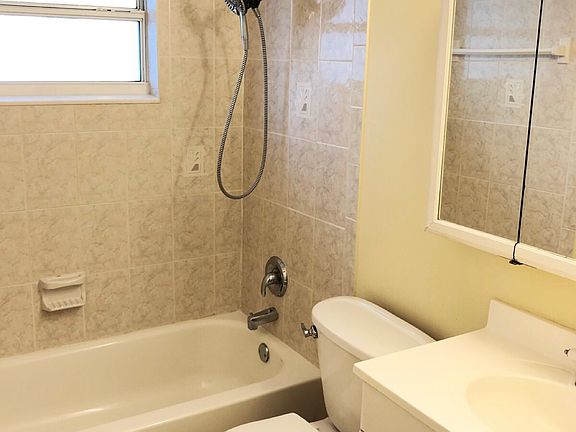 5th image of 3806 Redwood Dr Unit 5