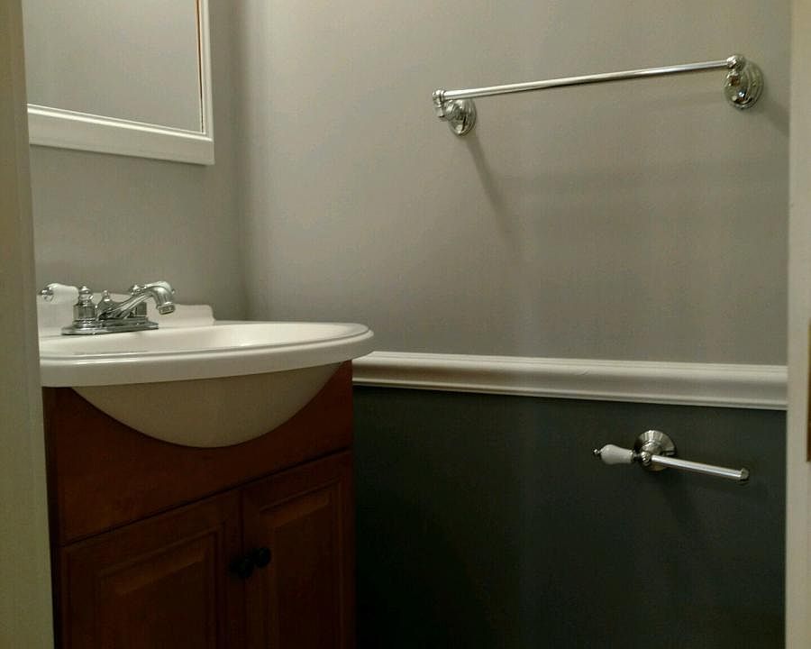 First floor 1/2 bath