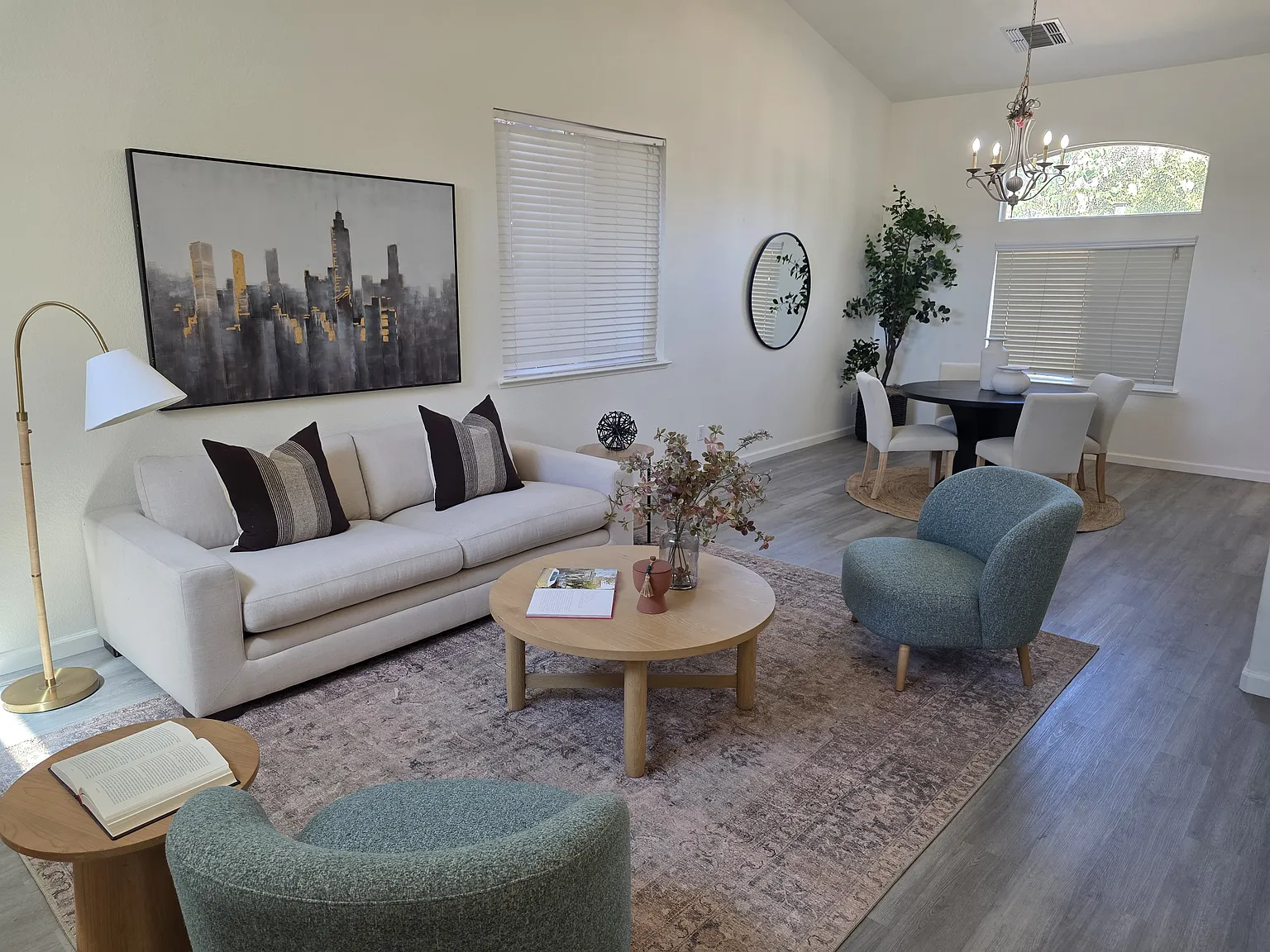 5 bed, 2566 sqft, $3,400 — Photo 2