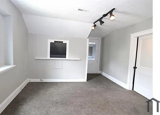 2 bed, 1098 sqft, $900 — Photo 2