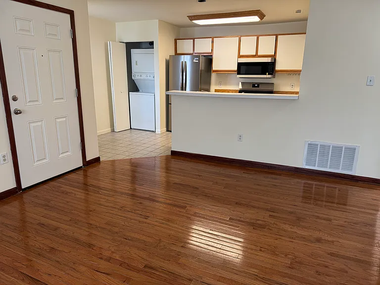 4 Meadow Ridge Rd #4 — Photo 4