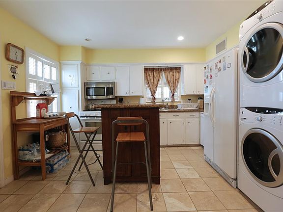 4th image of 2611 Westgrove Ln