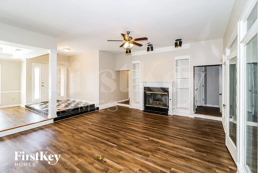3 bed, 3.0 bath, 3037 sqft, $3,035 — Photo 4