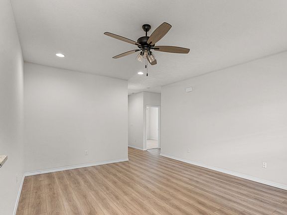 3rd image of 3001 W Cardinal St