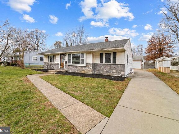 2nd image of 812 Beverly Dr