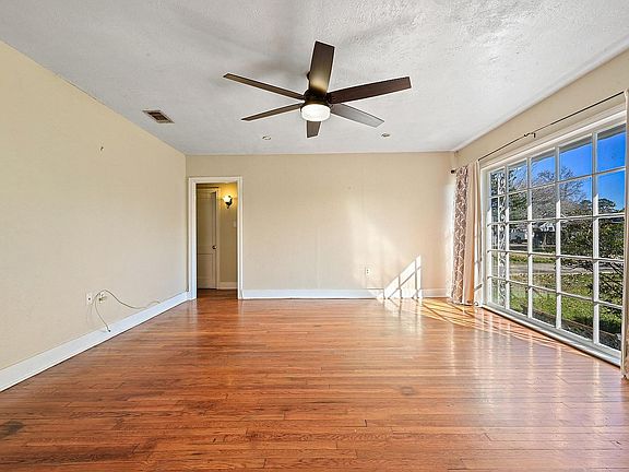 living room / dining room