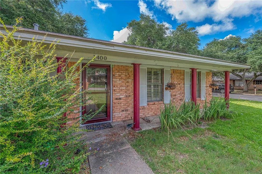 4 bed, 1971 sqft, $1,950 — Photo 2
