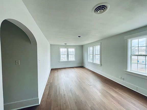 4th image of 1144 S Spring St #B