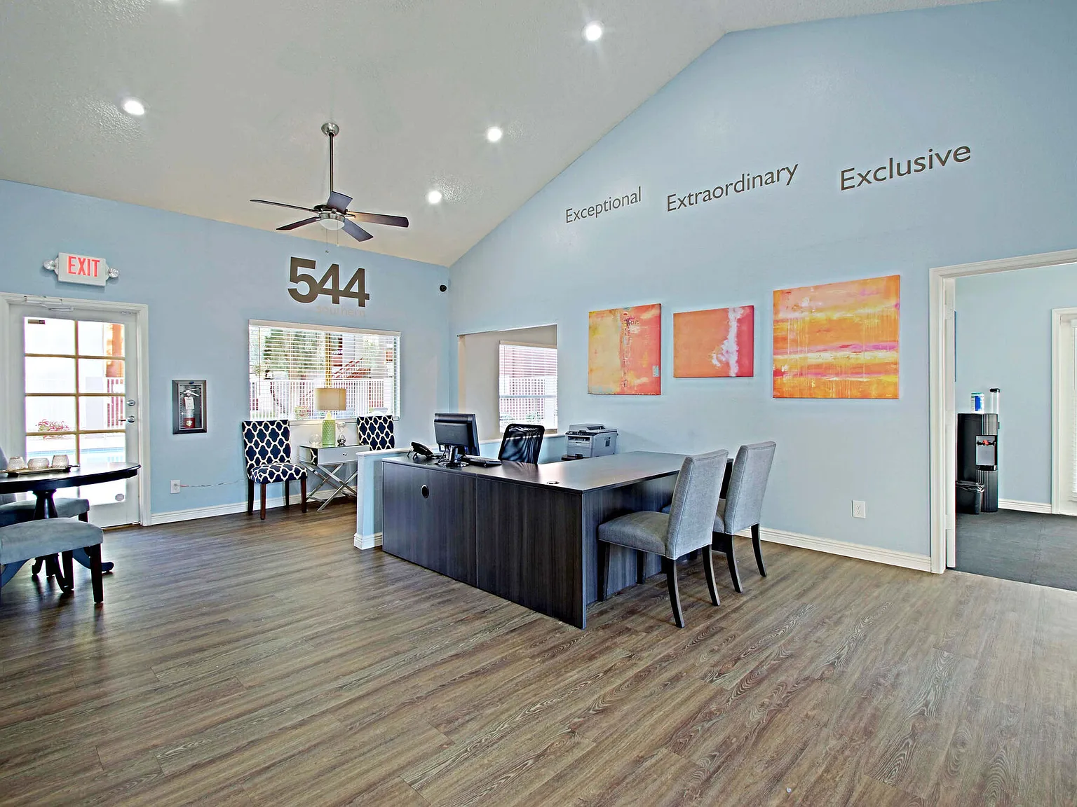 544 Southern Apartments — Photo 4