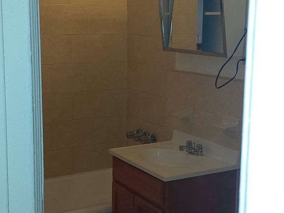 5th image of 170 Hawthorne St APT 4M