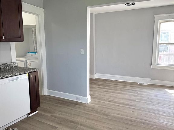 5th image of 3143 W 104th St