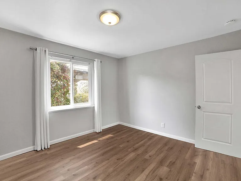 745 Liberty St — Photo 15