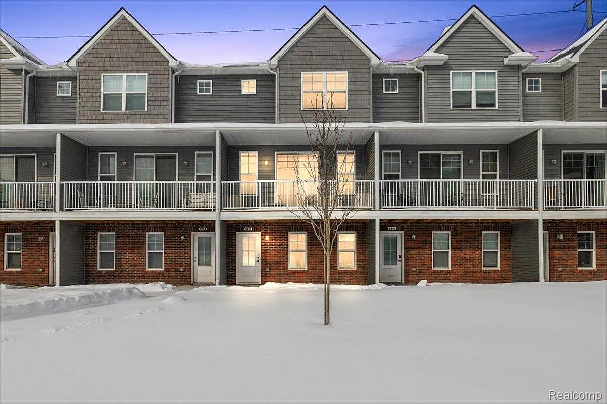 3951 Trailwaycommons Cir photo 1