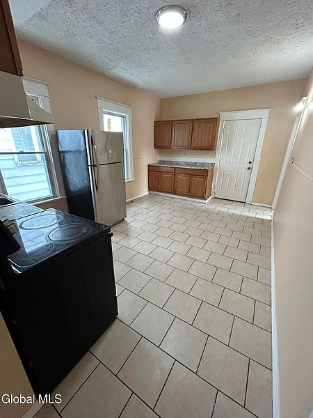 4th image of 1075 Pleasant Street