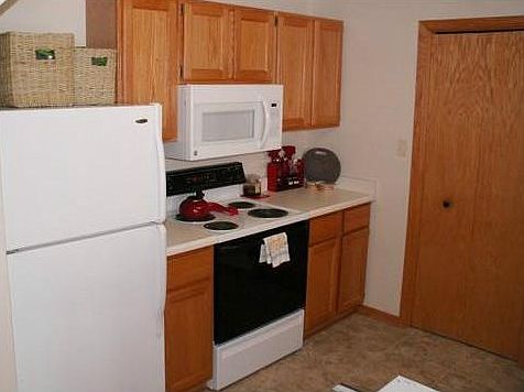 5th image of 1050 68th St Unit 3