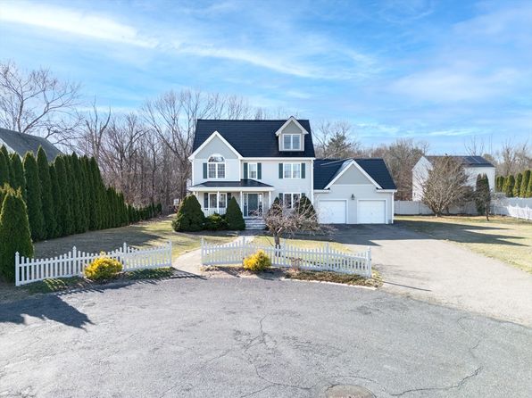 15 Bacon St, Franklin, MA 02038
