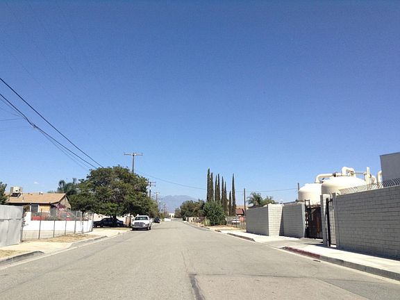4th image of 1662 E Cooley Ave
