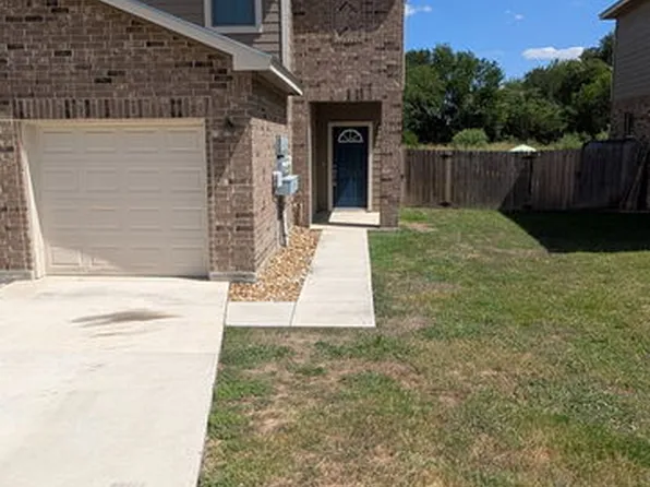 8710 8th St #2, Converse, TX 78109