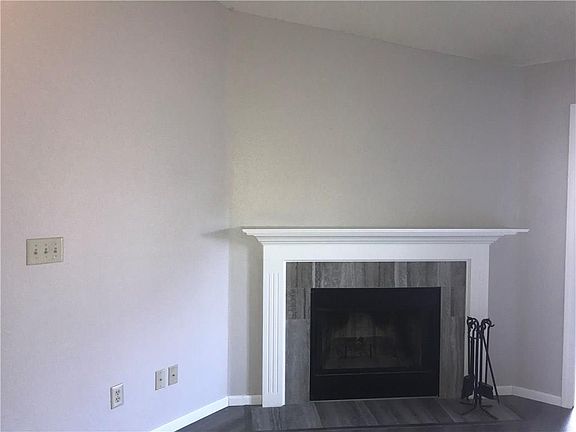 3rd image of 7605 Lake Vista Ln