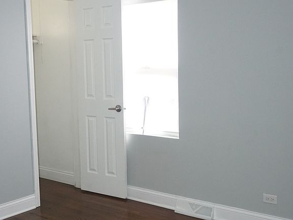 4th image of 9812 S Greenwood Ave