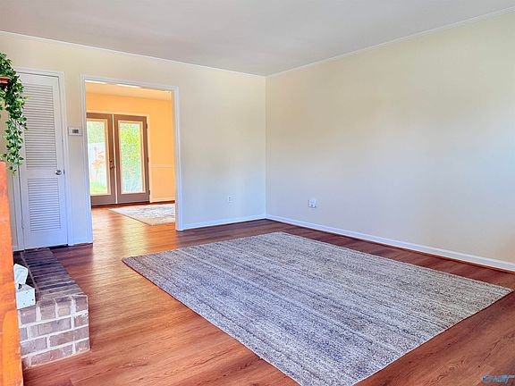 2nd image of 123 Crescent Cir
