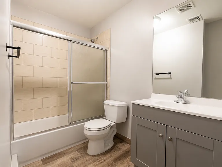 225 Claflin Ave — Photo 8