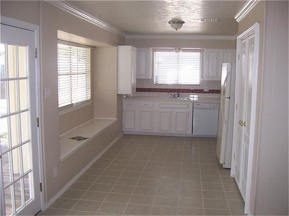 3rd image of 3018 Heritage House Dr