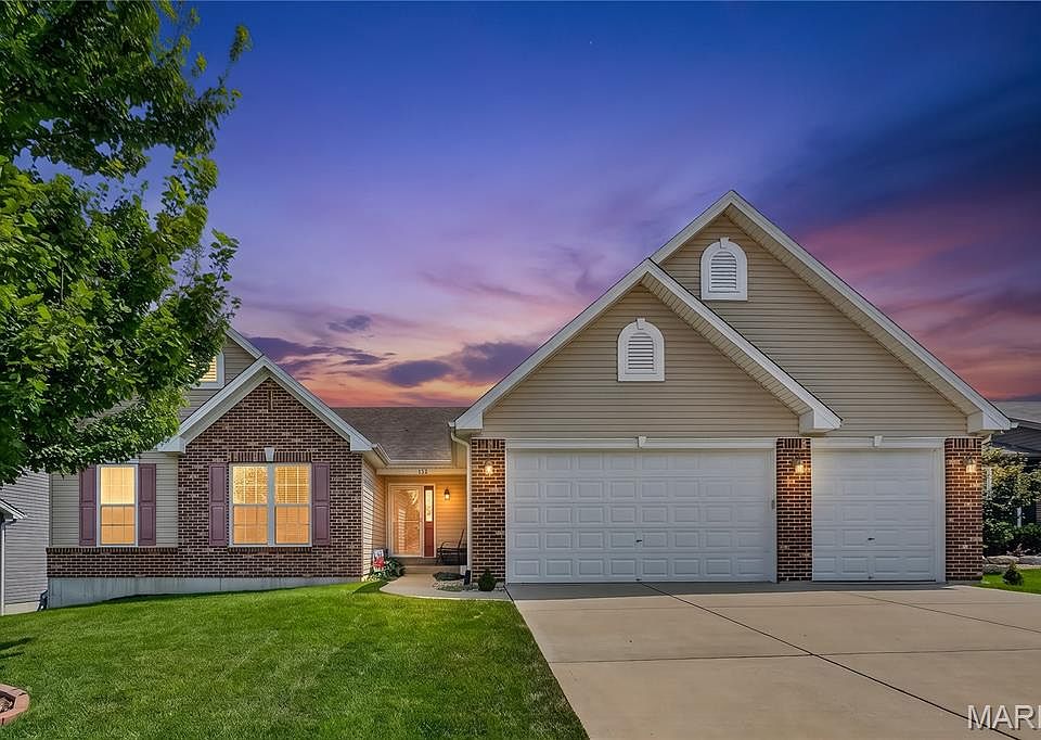 1st image of 132 Riverdale Woods Cir