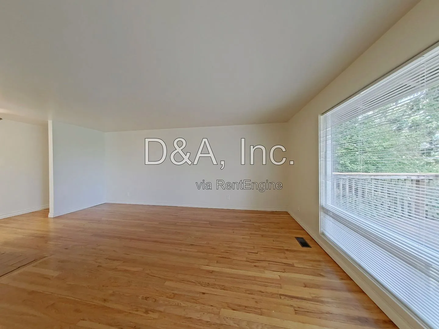 4 bed, 2.5 bath, 2500 sqft, $2,995 — Photo 3