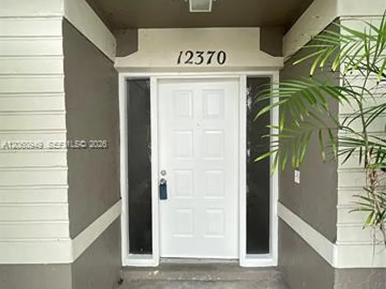 12370 SW 52nd Pl #Townhouse 12370 — Photo 37