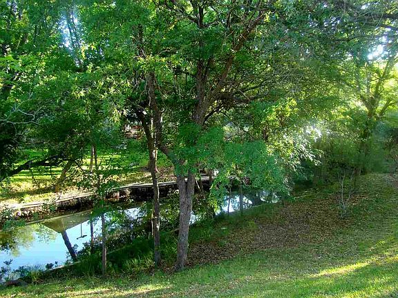 3rd image of 806 Mc Cartney Dr