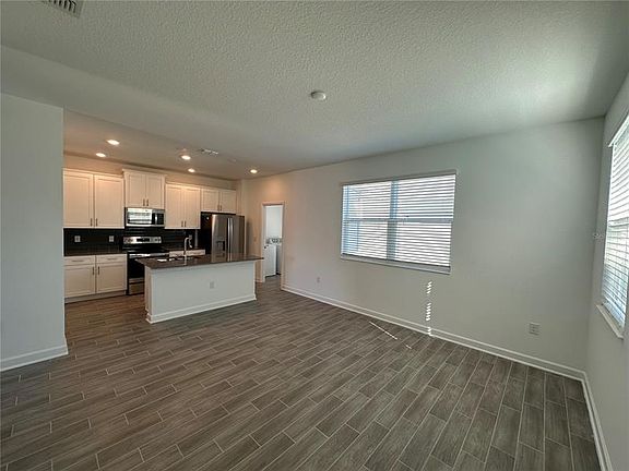 3rd image of 3031 Villa Way Cir