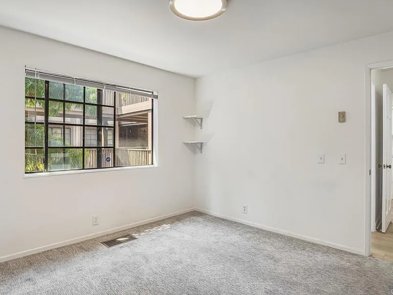 8880 Villa La Jolla Dr — Photo 17