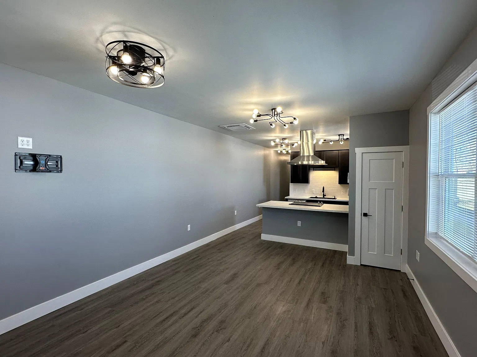 2 bed, 900 sqft, $1,400 — Photo 1