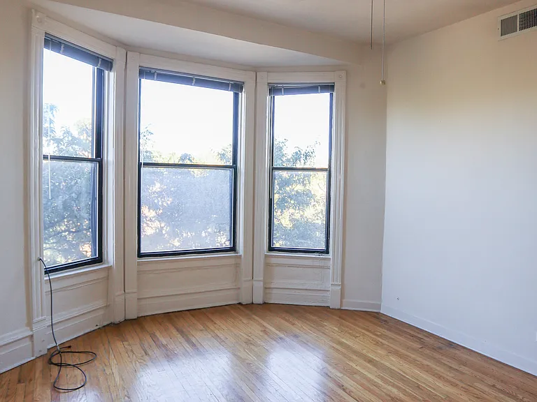 703 W Willow St #2C — Photo 4
