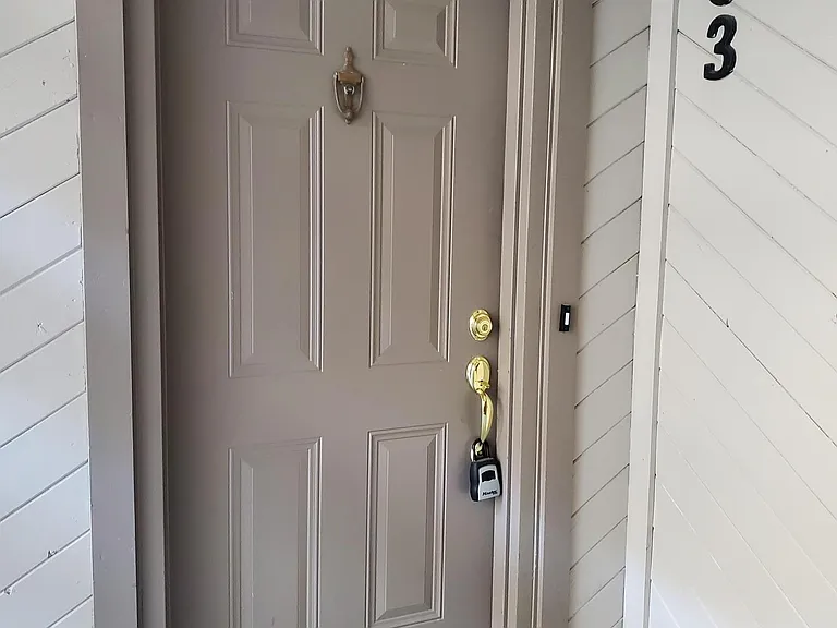 407 Harbour Point — Photo 2