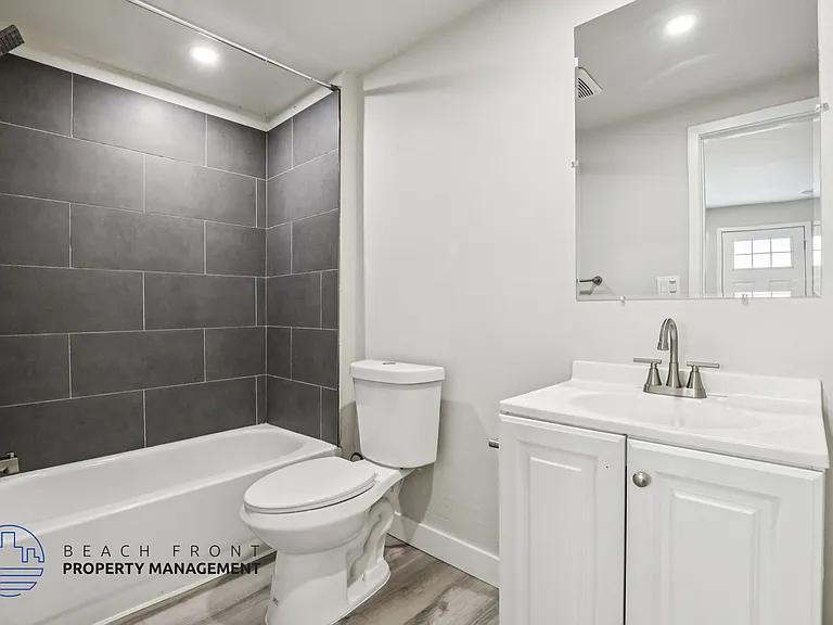 716-722 East 7th Street — Photo 21