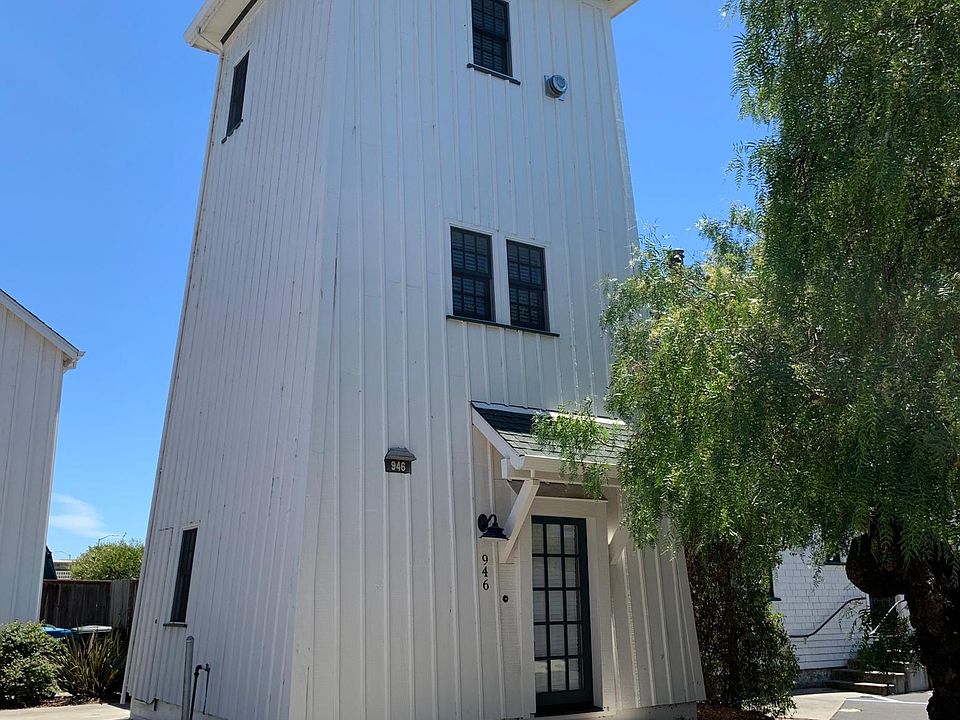 1st image of 946 Martin Cir #1