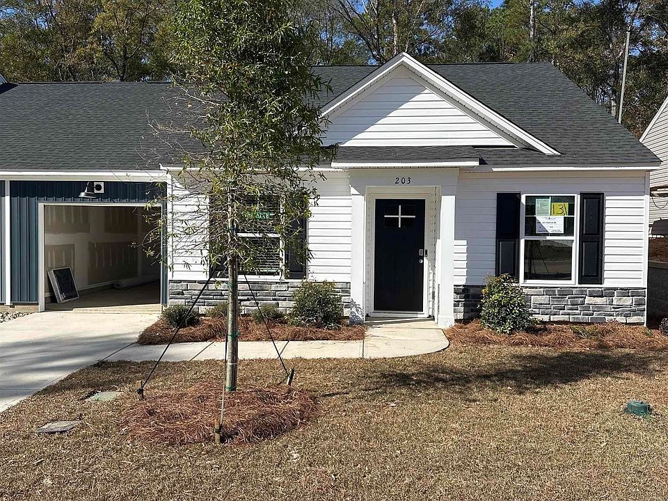 1st image of 203 Fescue Dr